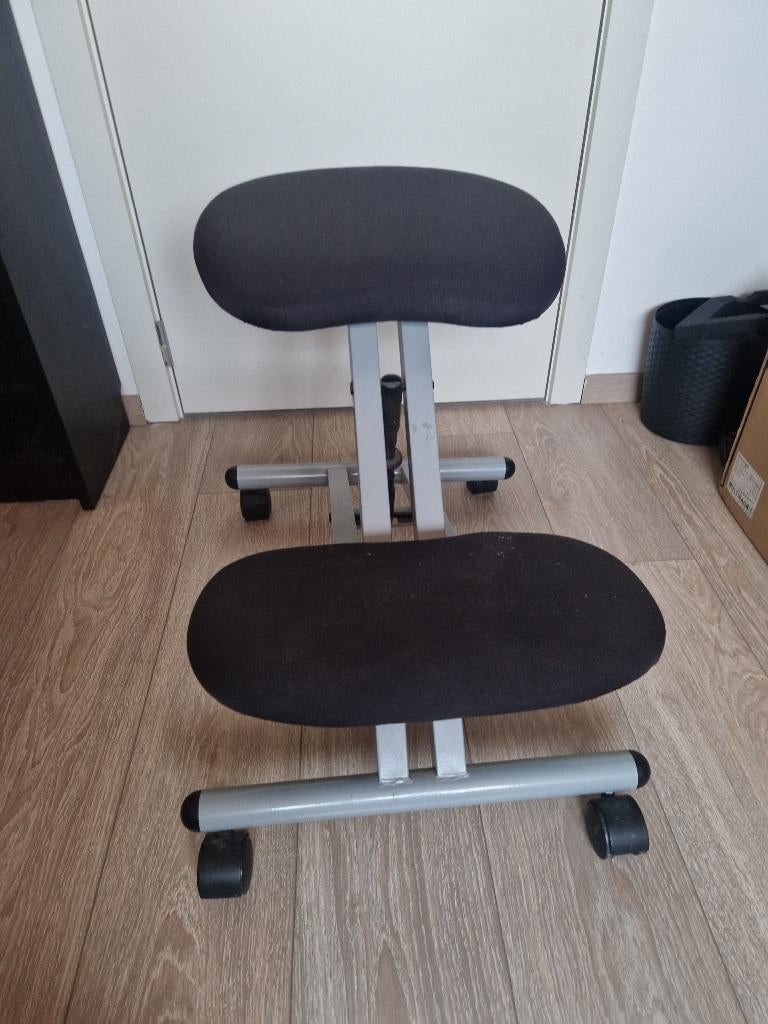 Kniestoel - kneeling chair, Huis en Inrichting, Bureaustoelen, Zo goed als nieuw, Bureaustoel, Zwart, Ophalen