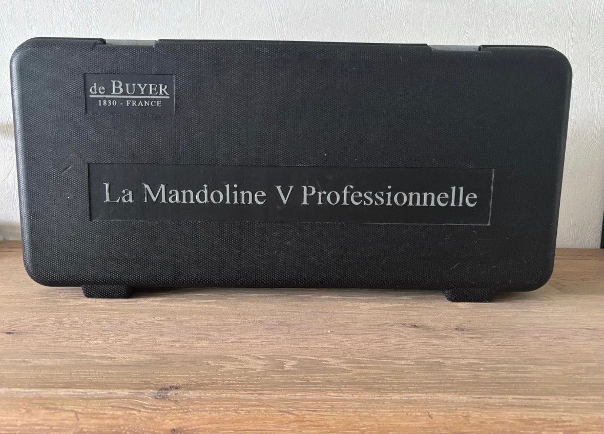De Buyer Mandoline V Professionnelle – compleet met koffer, Enlèvement, Comme neuf
