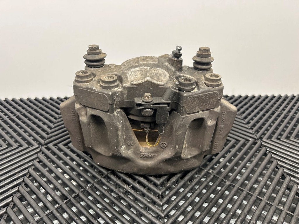 ETRIER DE FREIN AVANT GAUCHE E (W212) (|A2044213581|), Mercedes-Benz, Utilisé, Dialog.mb@mercedes-benz.com, Mercedes-Benz AG