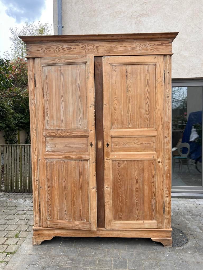 Belle grande armoire en bois massif, Antiquités & Art, Enlèvement