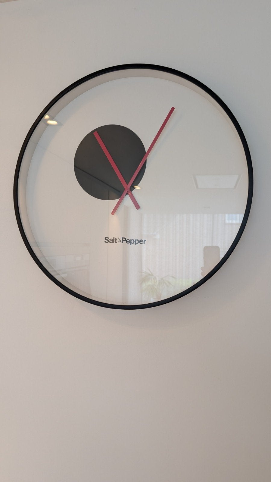 Salt & Pepper wandklok (diameter 60), Huis en Inrichting, Ophalen, Wandklok, Analoog, Zo goed als nieuw