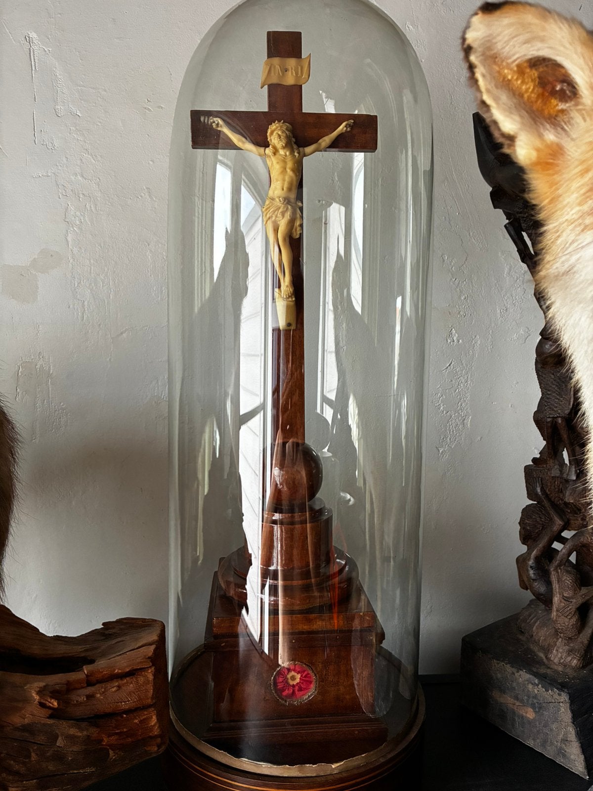 Grote stolp met kruisbeeld met relikwie, Enlèvement