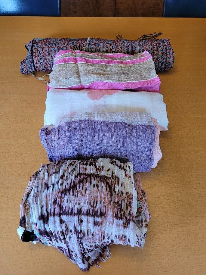 lot sjaals 16 stuks, Kleding | Dames, Mutsen, Sjaals en Handschoenen, Ophalen of Verzenden, Zo goed als nieuw, Sjaal