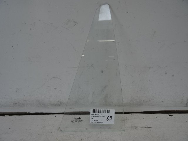 VITRE ARRIERE DROITE Opel Kadett E (33 / 34 / 43 / 44), Autos : Pièces & Accessoires, Opel, Opel Automobile GmbH, Utilisé, Kontakt-opel@opel.com