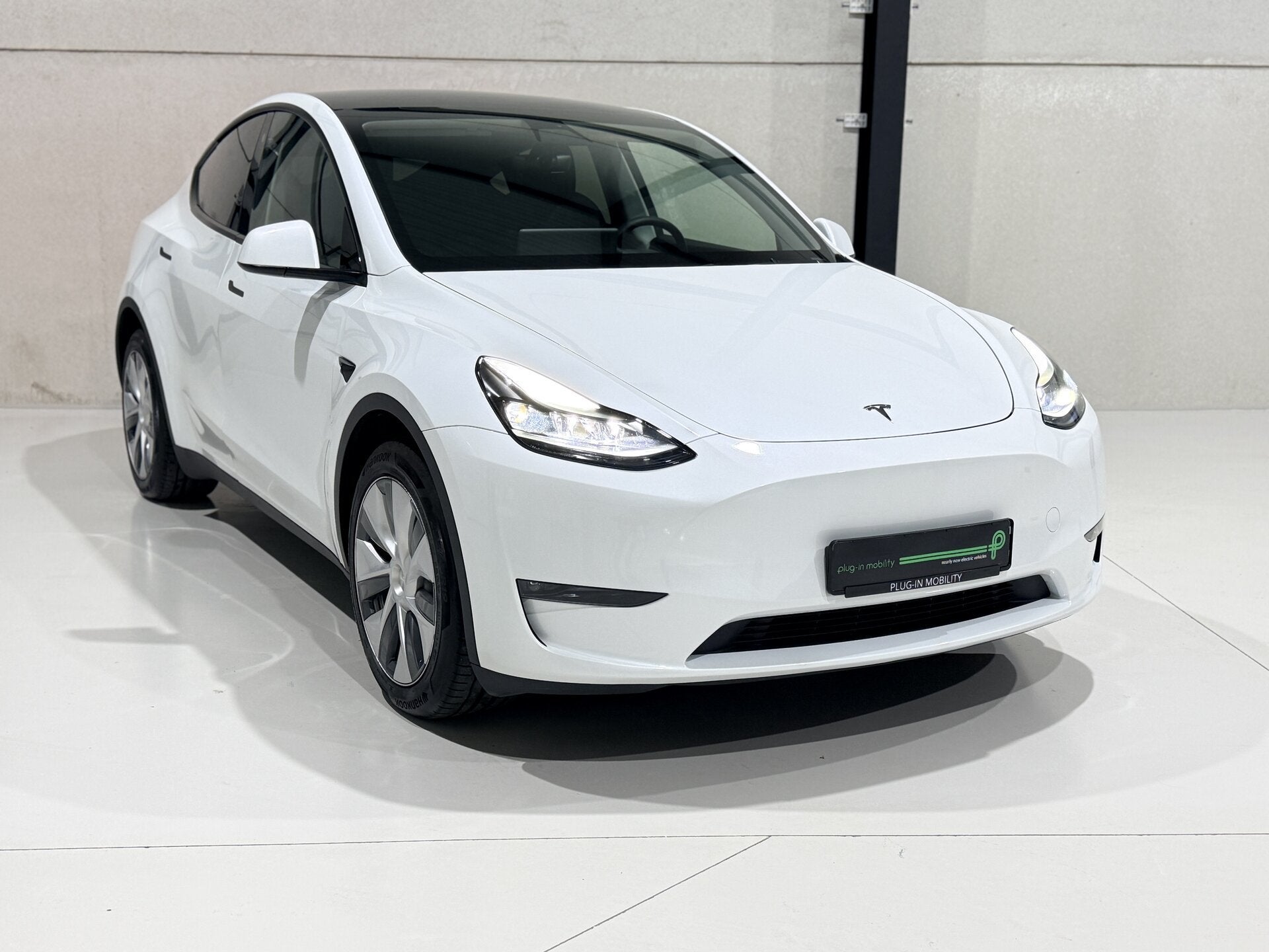 Tesla Model Y AWD Long Range, Auto's, Tesla, 514 pk, Zwart, 0 kg, Wit