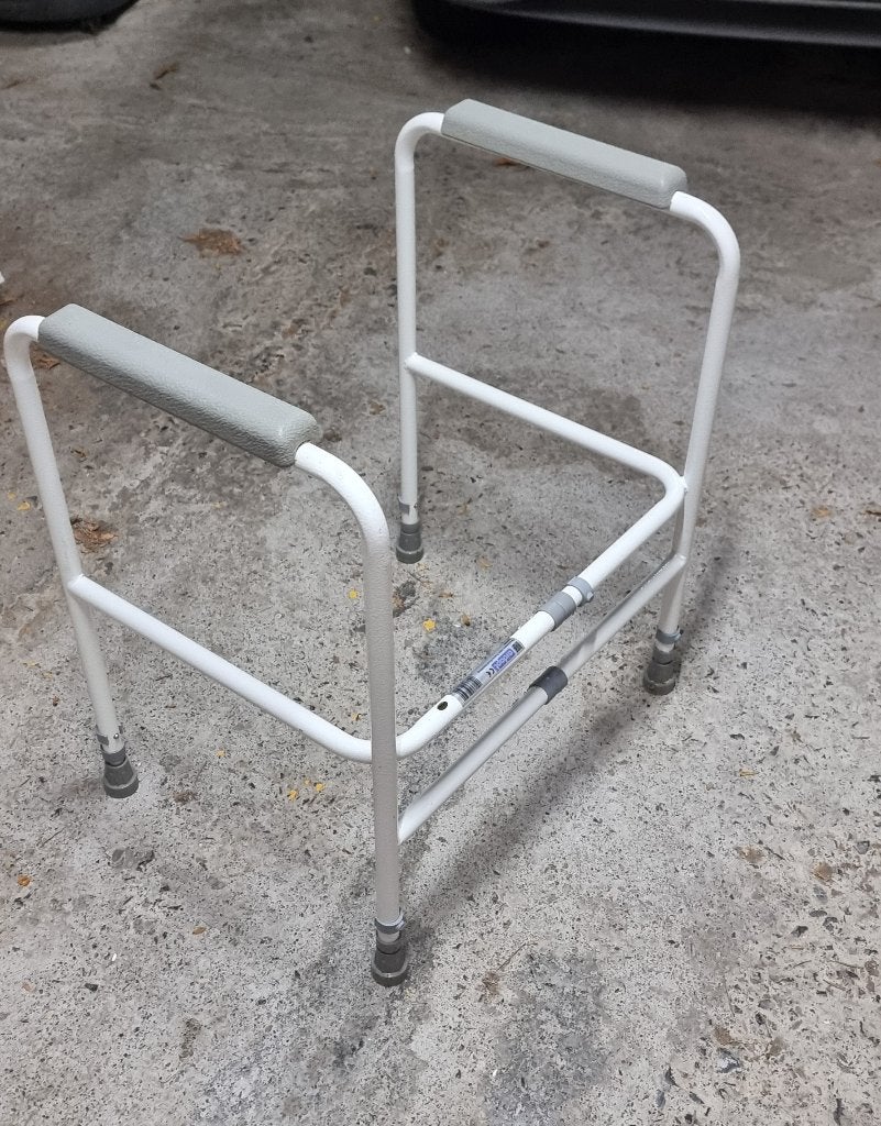 Cadre de sécurité WC / Barres d'appui Aidapt Broadstairs, Enlèvement, Utilisé