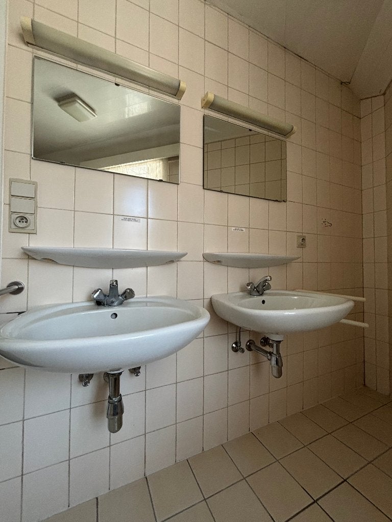 Gratis badkamermeubels, Huis en Inrichting, Badkamer | Complete badkamers, Ophalen, Gebruikt, Met douche