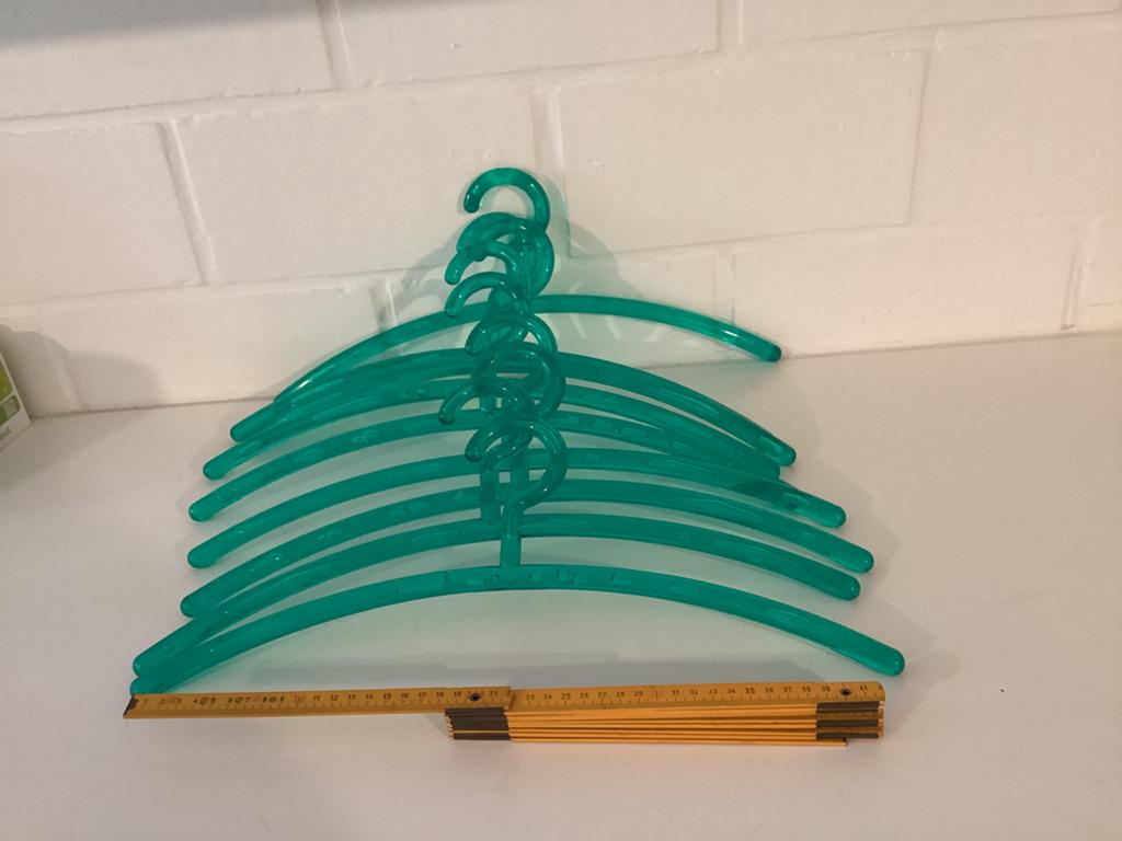 Cintres verts (9 pièces), Enlèvement, Comme neuf, Plastique