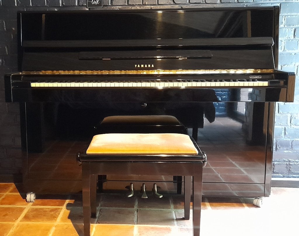 Piano d'étude Yamaha M1/108 (1974) - Noir Laqué, Musique & Instruments, Pianos, Brillant, Enlèvement, Utilisé, Piano