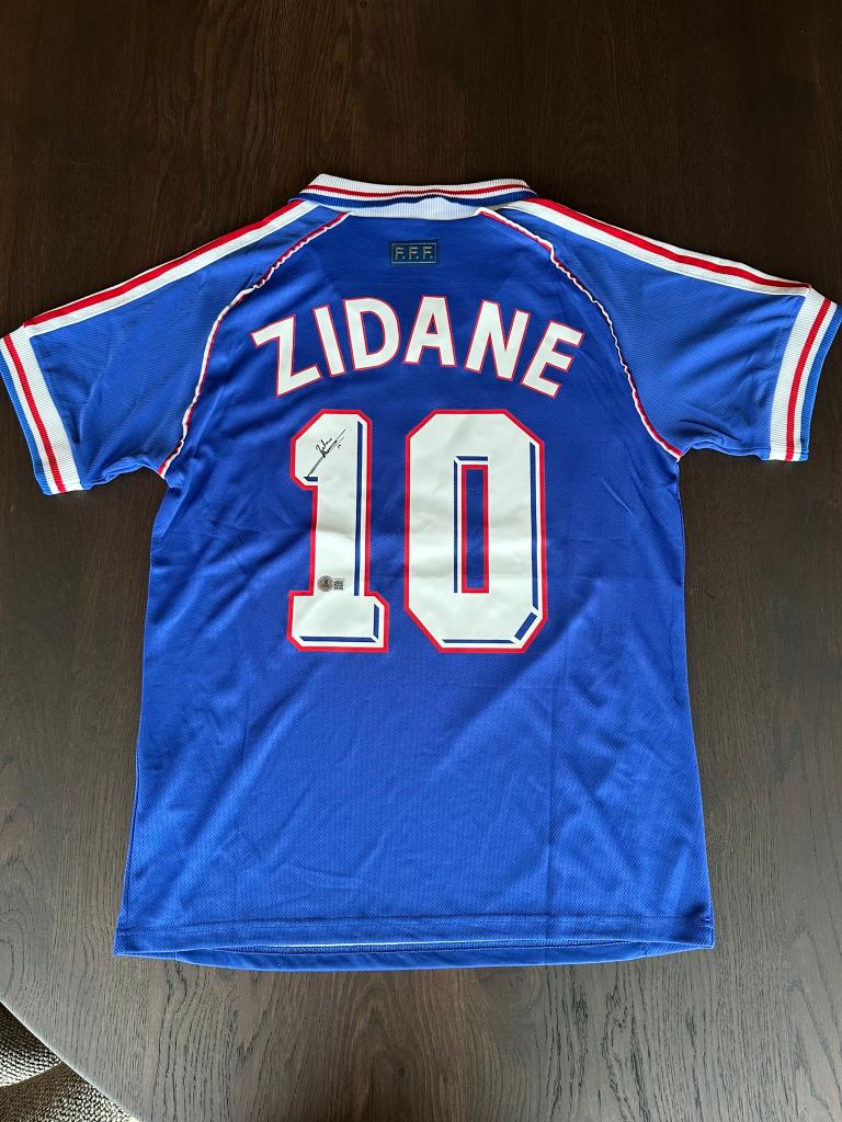 Hand gesigneerd shirt Zinedine Zidane, met COA (Beckett), Verzamelen, Sportartikelen en Voetbal, Ophalen of Verzenden, Nieuw, Shirt