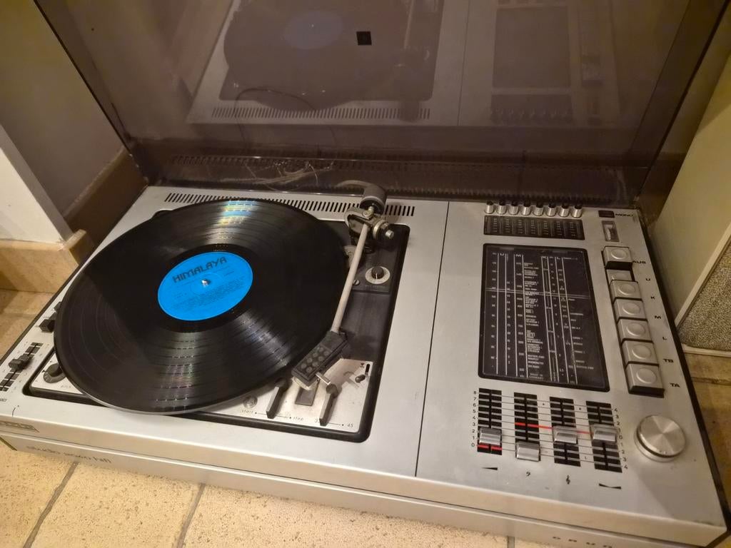 Radio et tourne-disque Grundig, Enlèvement
