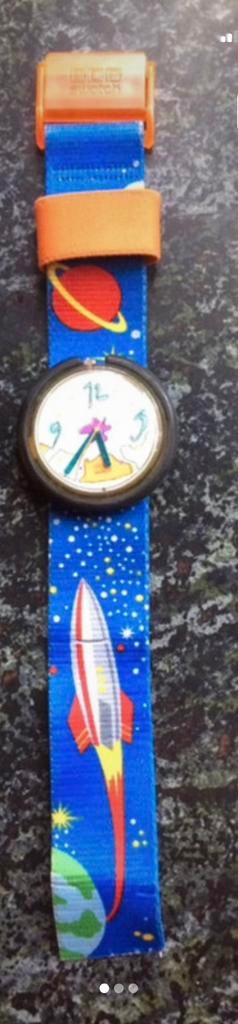 Swatch horloge met rekbare band 1992., Handtassen en Accessoires, Horloges | Kinderen, Ophalen of Verzenden, Zo goed als nieuw