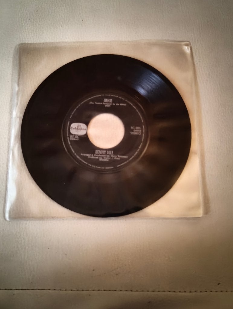 Single van Benny Hill, Cd's en Dvd's, Gebruikt, Filmmuziek en Soundtracks, 7 inch, Ophalen of Verzenden