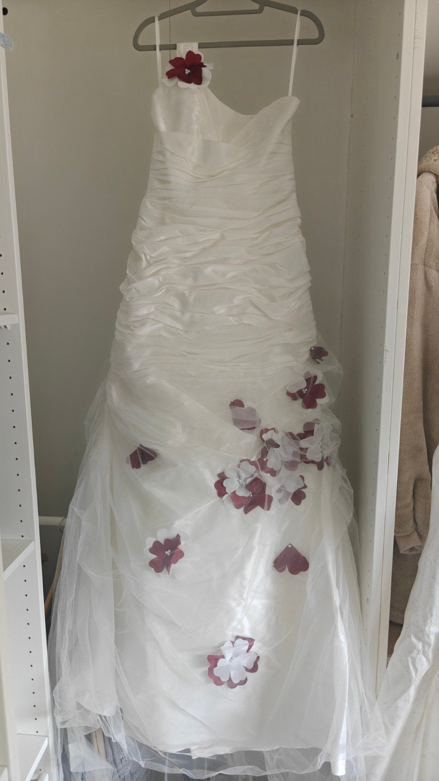 Trouwkleed wit met bordeaux accenten, Vêtements | Femmes, Vêtements de mariage & Accessoires de mariage, Enlèvement, Porté, Blanc
