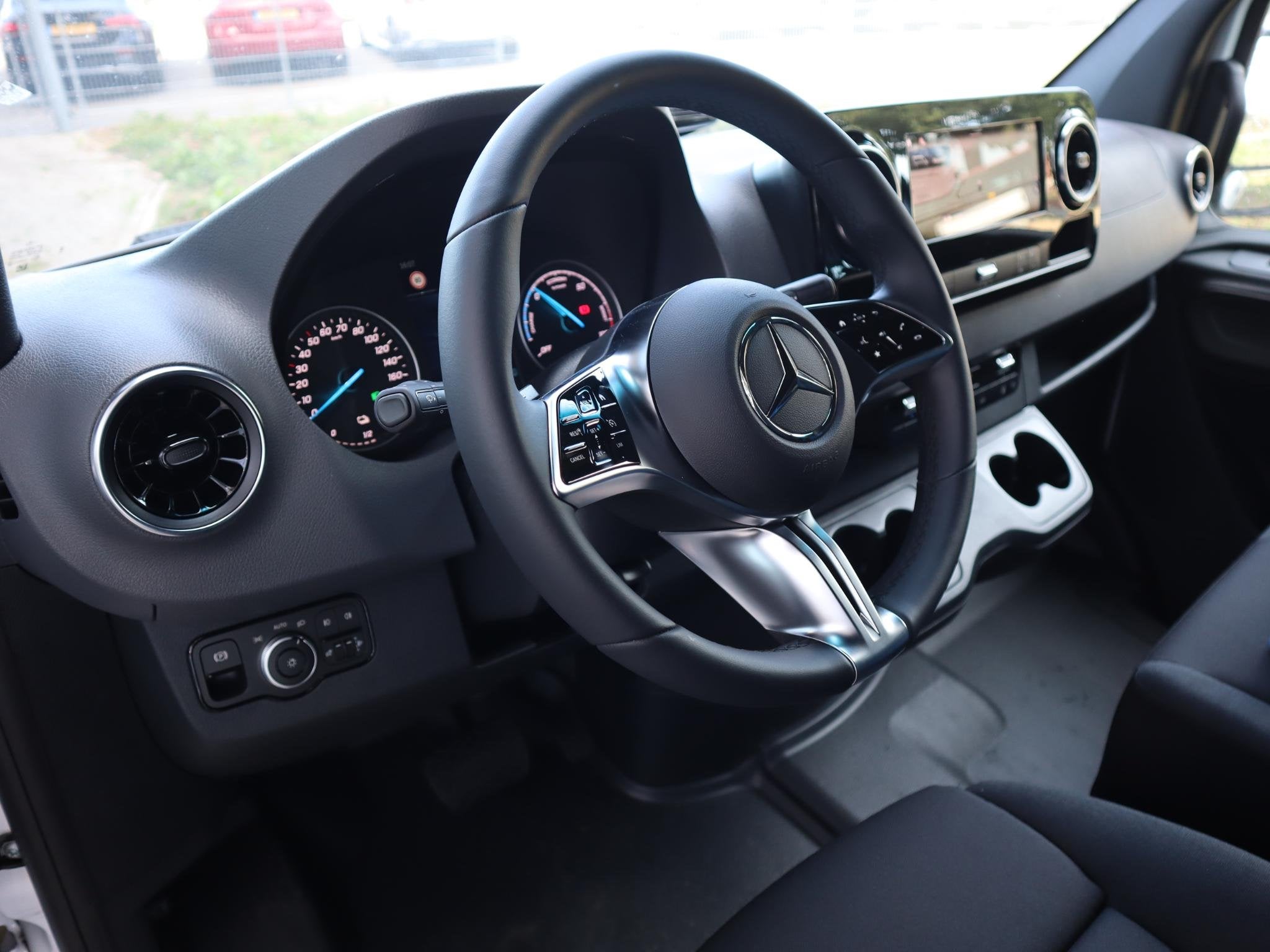 Mercedes-Benz eSprinter 320 L2H2 SELECT 81kWh 313km WLTP, Automaat, 81 kWh, 2000 kg, Mercedes-Benz