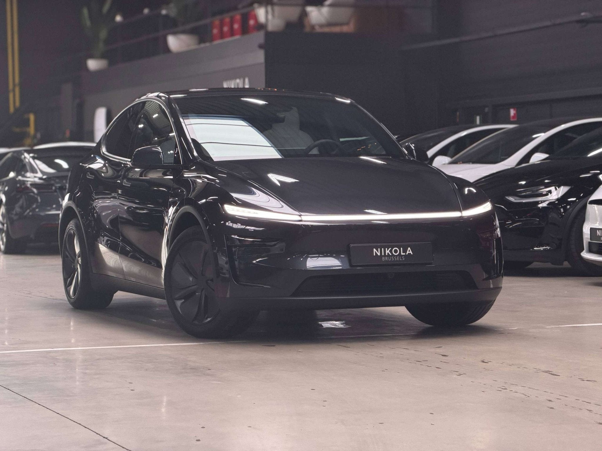 Tesla Model Y JUNIPER - LOW MILEAGE - PREMIUM - AUTOPILOT -, Autos, Tesla, Argent ou Gris, Achat, Entreprise, 5 portes