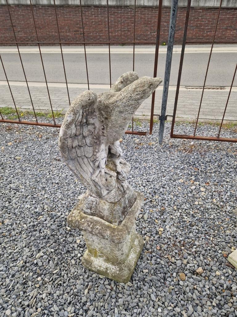 Oud cement arend(53cm)+pilaar(32cm) €50, Ophalen