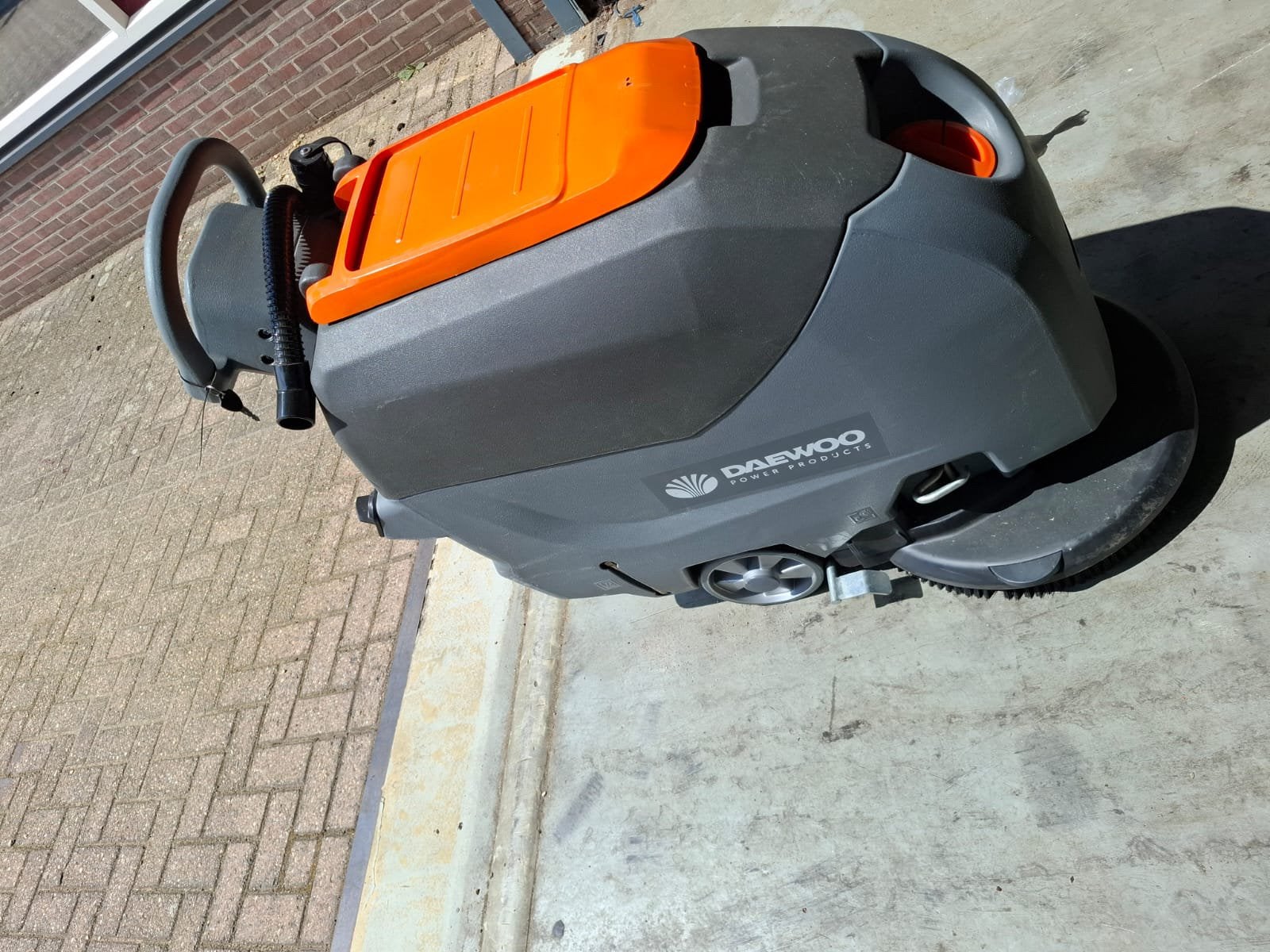 Daewoo professionele schrobzuigmachine 50L/50L – 24V, Doe-het-zelf en Bouw, Ophalen