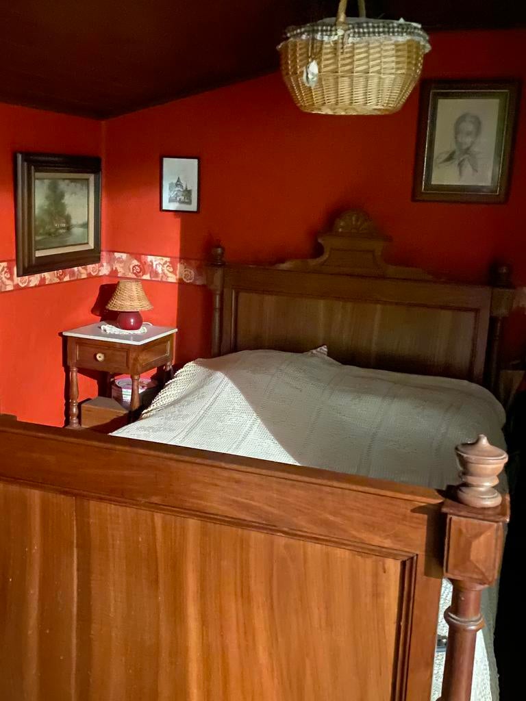 Lit français ancien avec table de chevet., Maison & Meubles, Enlèvement, Comme neuf, Queen size