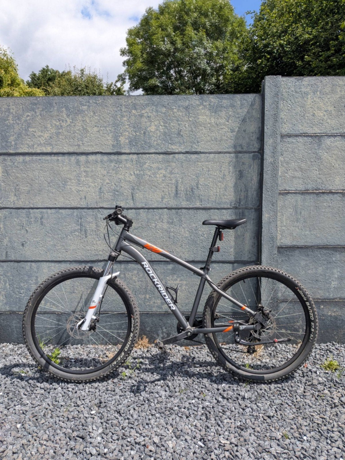 VTT St 120 Rockrider Gris état neuf. Encore sous garantie.