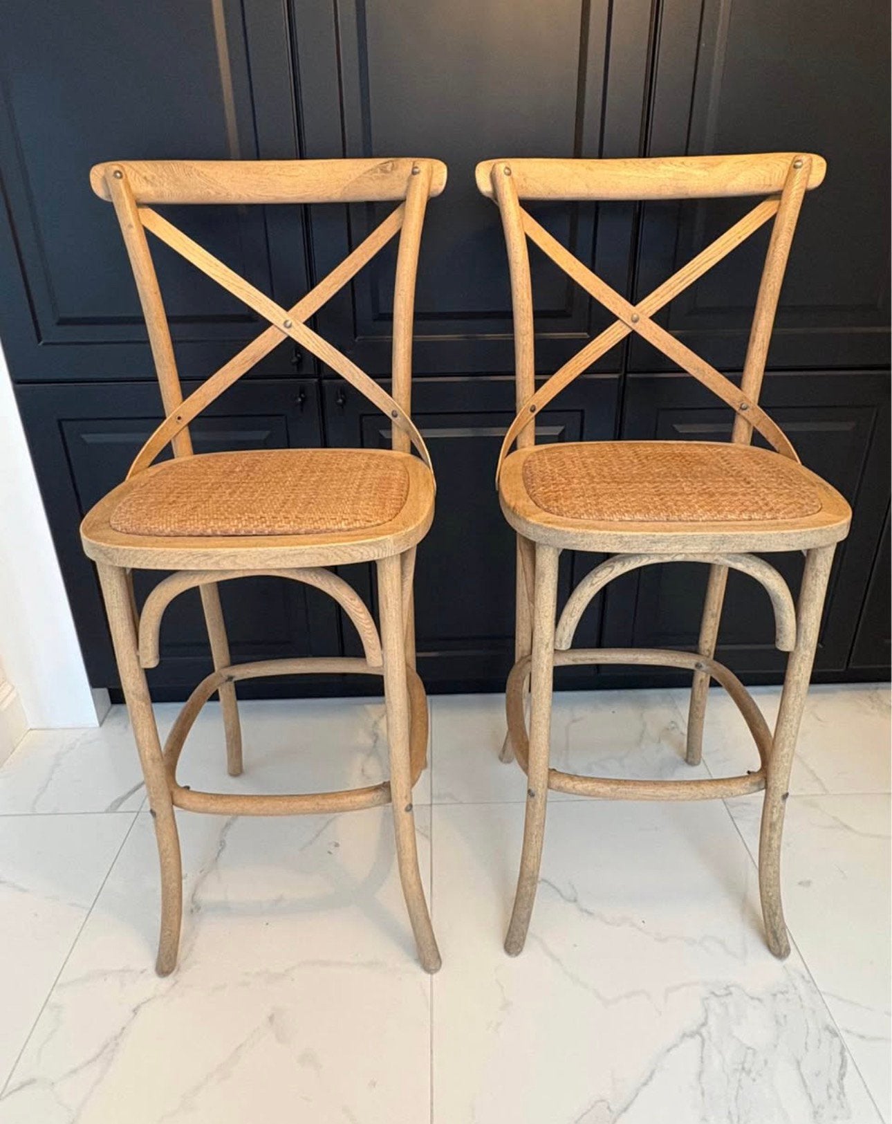 2 barstoelen, Ophalen, Zo goed als nieuw, Hout