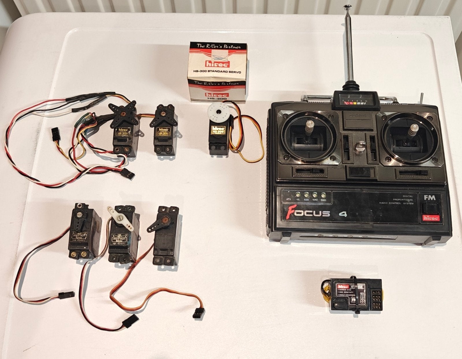 Hitec servo's + ontvanger, Ophalen, Gebruikt