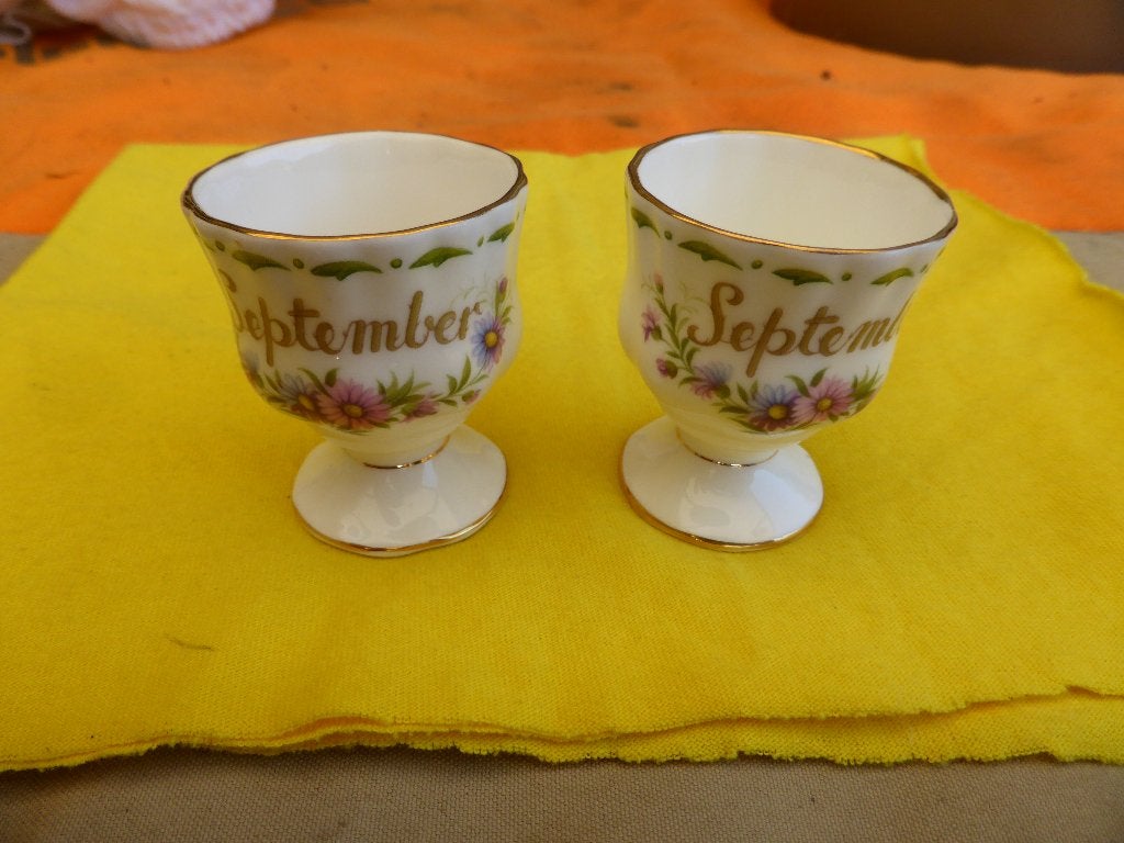 2 Eierdopjes “Royal Albert”, Antiek en Kunst, Ophalen of Verzenden