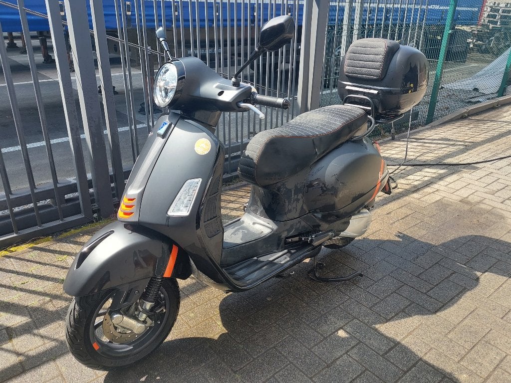 Vespa GTS300 Super Sport – 05/2023 – 1.200 km, Scooter, Particulier, LED Verlichting