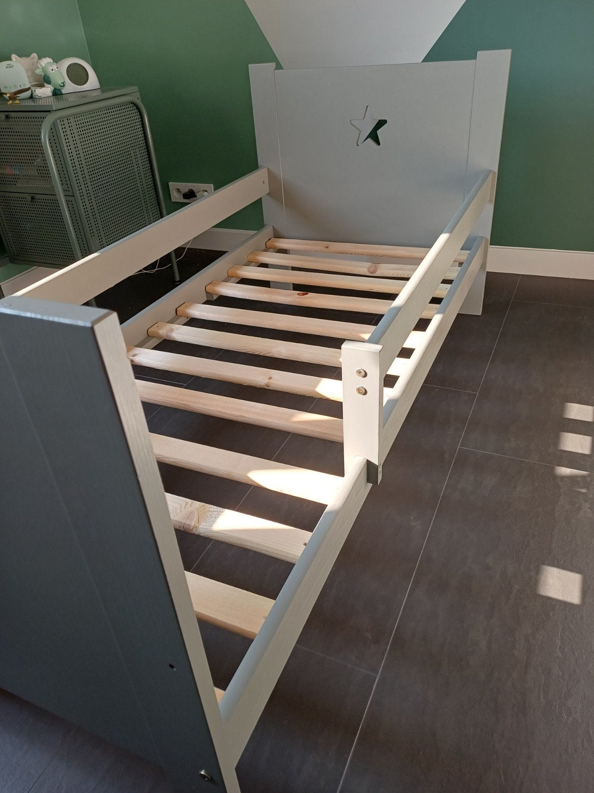 16070 Grijs kinderbed, Kinderen en Baby's, Kinderkamer | Bedden, Ophalen, Gebruikt, 140 tot 160 cm, Lattenbodem