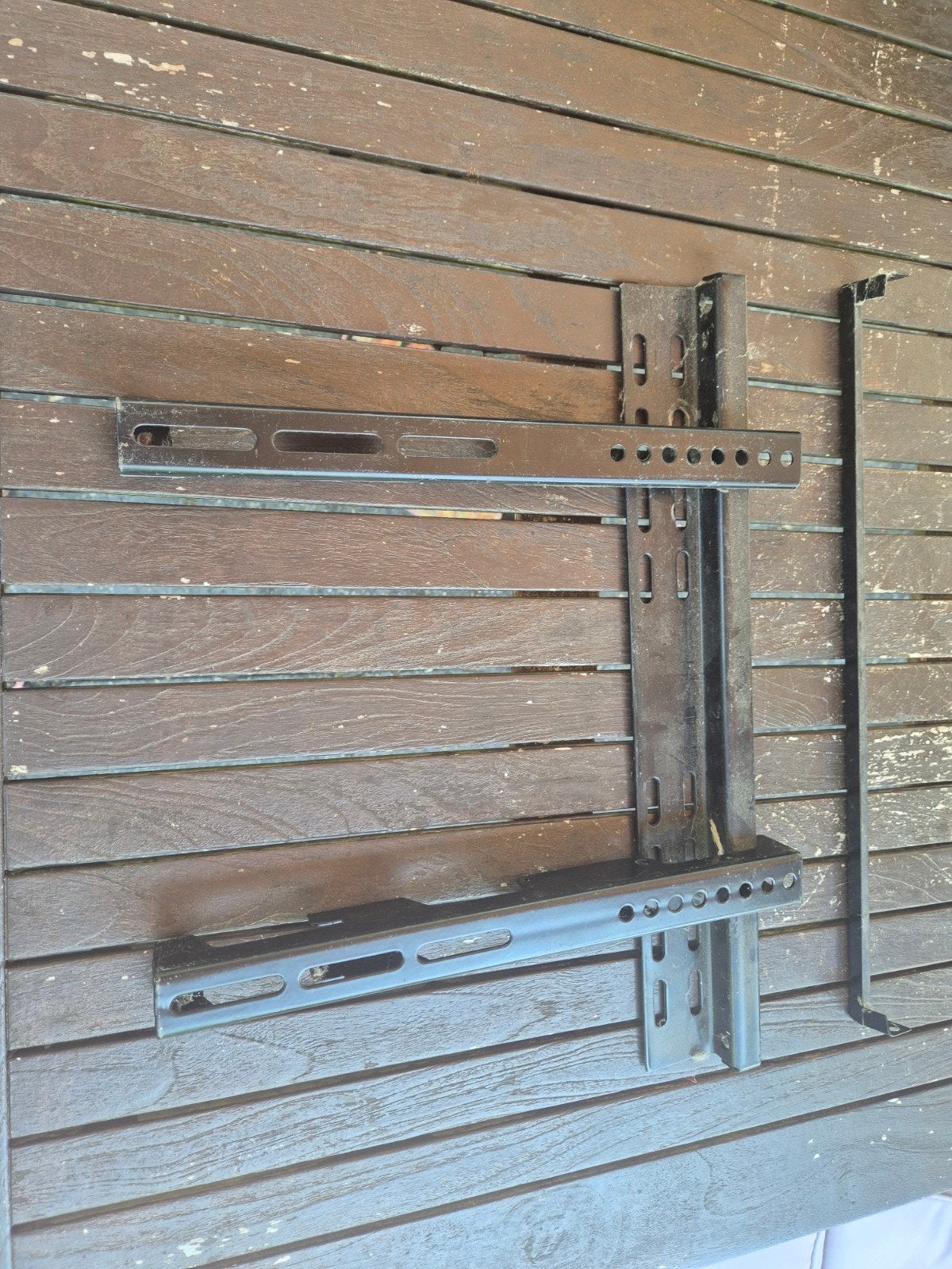 Tv wandbeugel, Ophalen