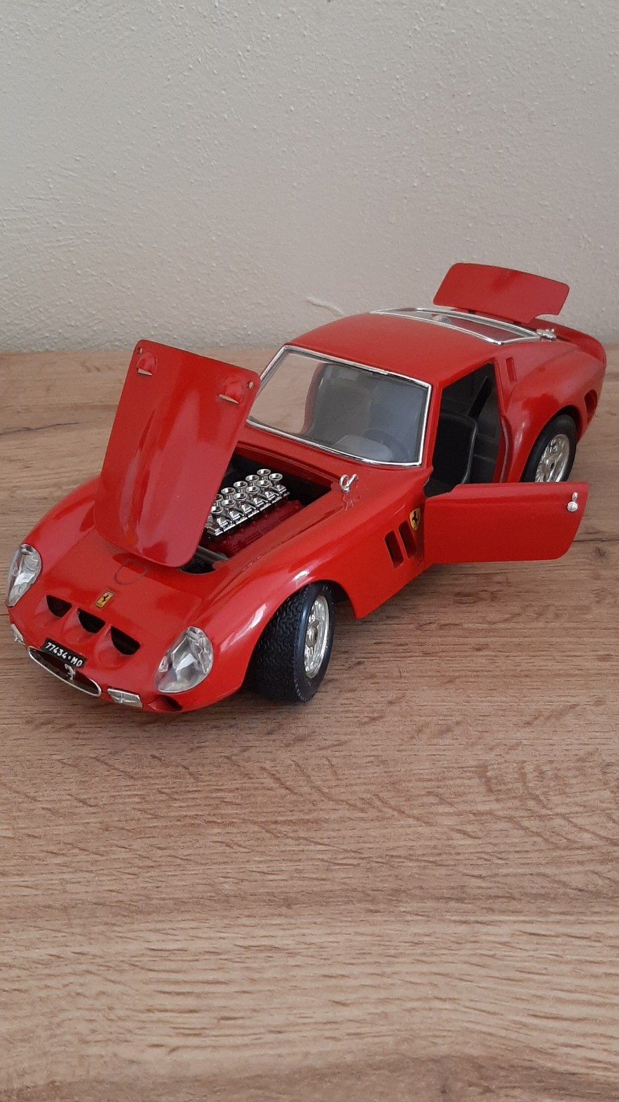 Ferrari GTO 1962 (1:18)Zeer goede staat steeds in viterinek, Hobby en Vrije tijd, Ophalen