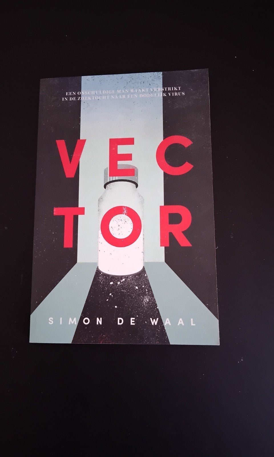 Vector - Simon de Waal, Livres, Essais, Chroniques & Interviews, Enlèvement ou Envoi, Comme neuf, Simon de Waal