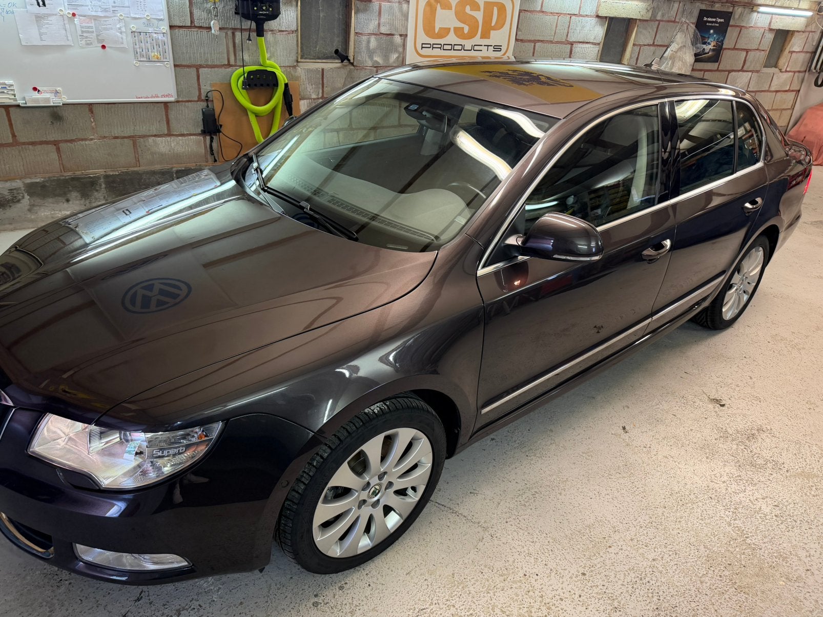 Skoda superb Elegance 2.0L TDI 140PK DPF / DSG, Auto's, Dealer onderhouden, Zwart, Bruin, Parkeersensor
