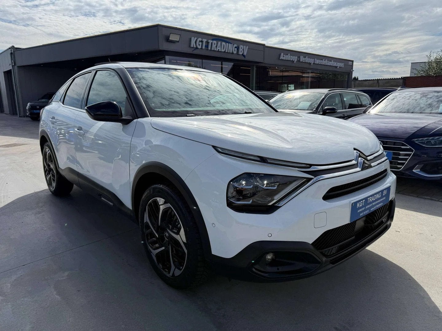 Citroën C4 1.2i 130PK 5-DEURS AUTOMAAT NAVIGATIE LEDER 360, Cuir, Euro 6, Entreprise, 5 portes