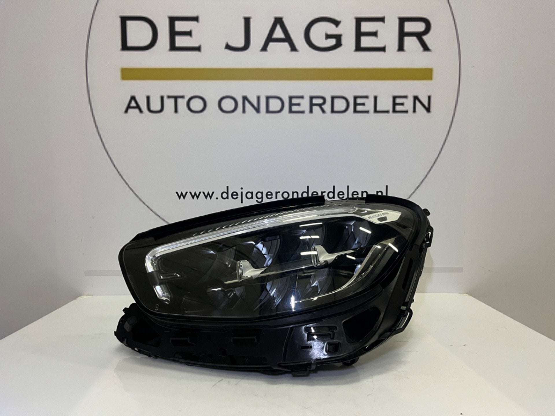 PHARE HAUTE PERFORMANCE CLASSE E W213 RESTYL A2139069509, Mercedes-Benz AG, Mercedes-Benz, Utilisé, Mercedesstrasse 120
70372  Stuttgart, DE