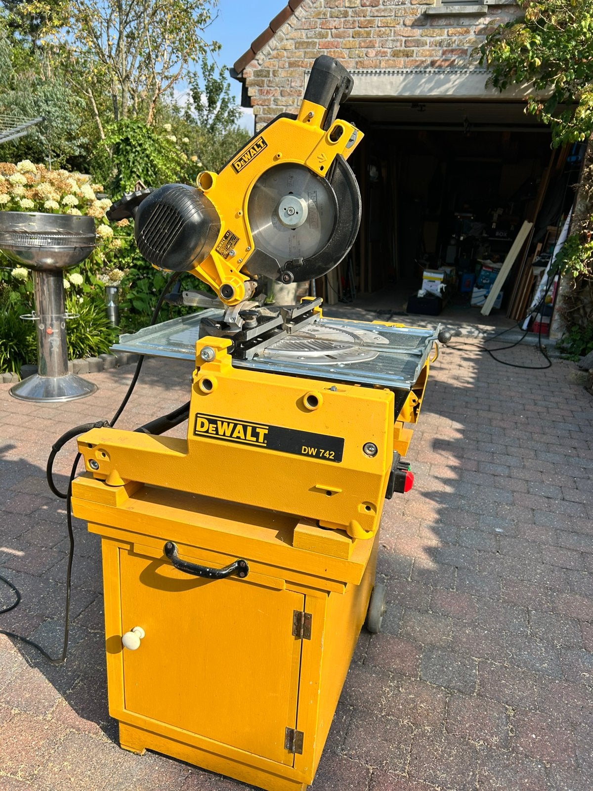 Dewalt zaagmachine DW 742, Doe-het-zelf en Bouw, Ophalen, Overige typen, 600 tot 1200 watt, Zo goed als nieuw