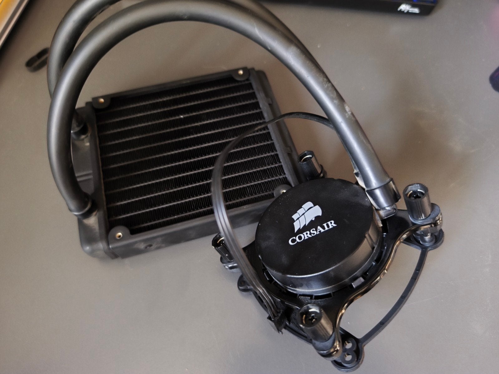 Corsair H55 1-fan waterkoeling, Informatique & Logiciels, Enlèvement ou Envoi, Refroidisseur ordinateur à eau