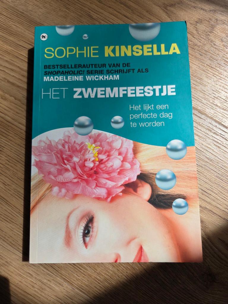 Sophie Kinsella - Het zwemfeestje, Boeken, Literatuur, Ophalen of Verzenden, Sophie Kinsella