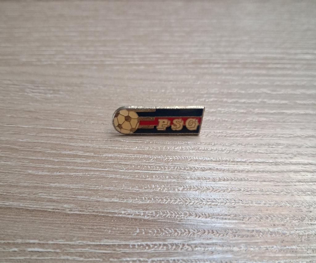 PIN - PSG - PARIS SAINT-GERMAIN - FOOTBALL - VOETBAL, Verzenden, Gebruikt, Sport, Speldje of Pin