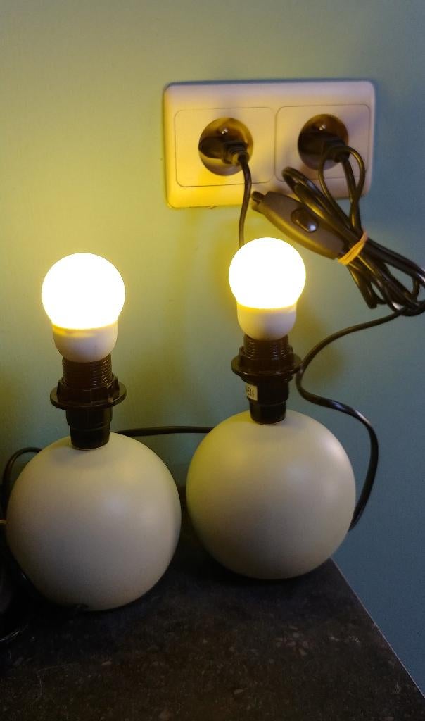 2 lampes de table en forme de boule design des années 70, Enlèvement ou Envoi, Comme neuf, Autres matériaux, Moins de 50 cm
