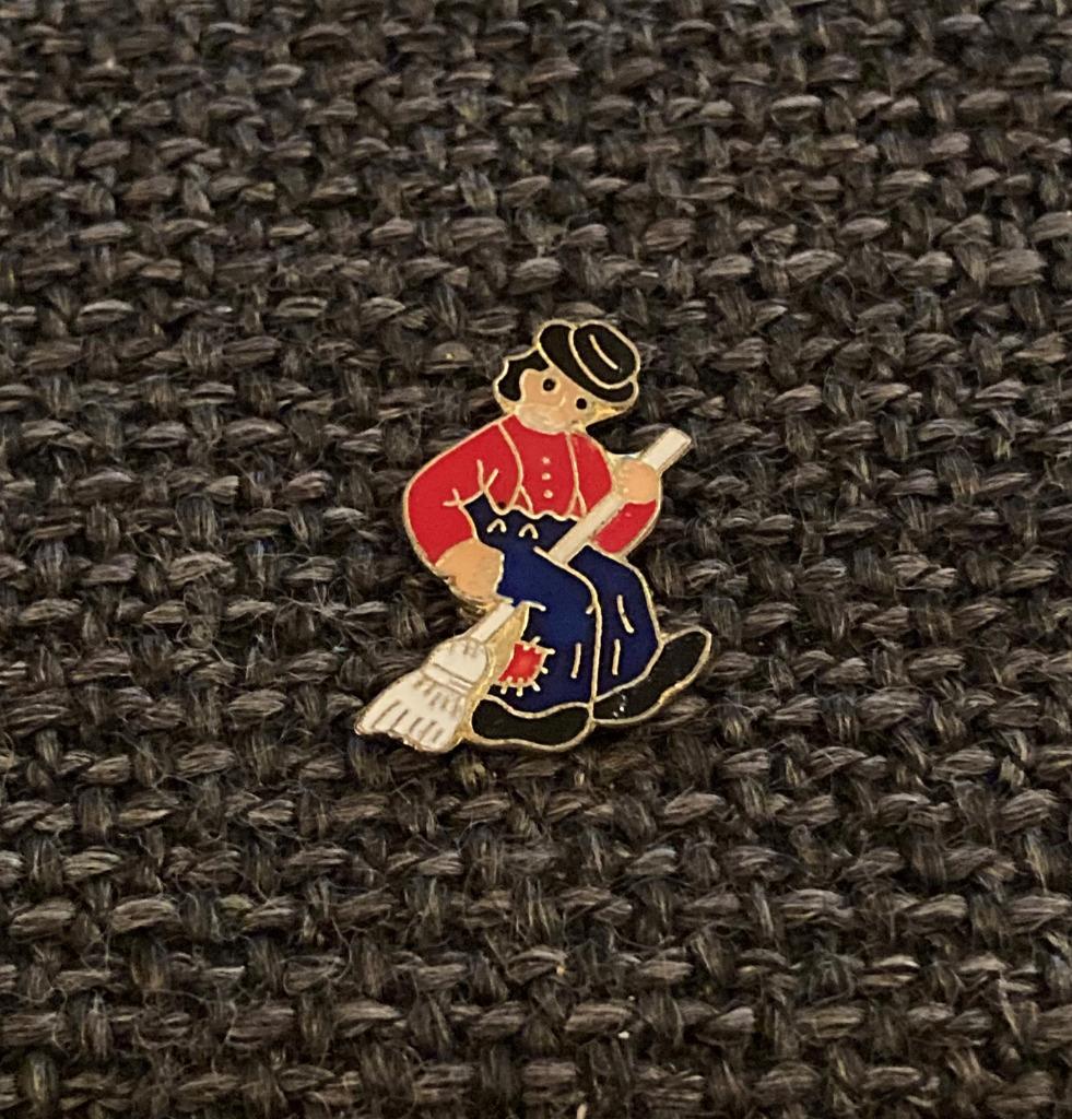 PIN - HEKS - WITCH - SORCIÈRE, Envoi, Utilisé, Figurine, Insigne ou Pin's