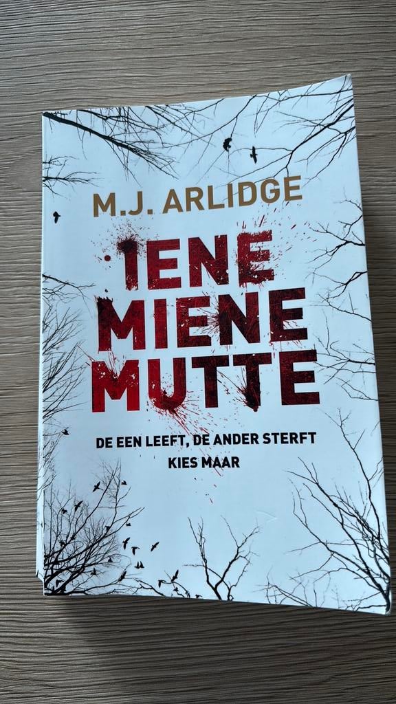 M.J. Arlidge - Iene Miene Mutte, Ophalen of Verzenden, M.J. Arlidge