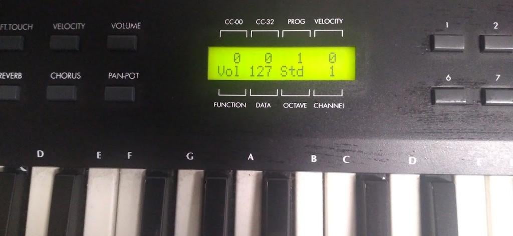 Midi keyboard 61 toetsen als nieuw 35 euro afh, Ophalen, Zo goed als nieuw, 61 toetsen
