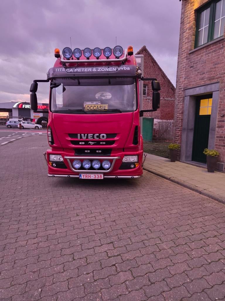 Iveco Eurocargo 12 tonnes avec camion 15 tonnes à vendre, Rouge, Euro 5, Achat, Attache-remorque
