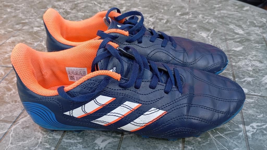 Voetbalschoenen Adidas 38 2/3, Sport en Fitness, Voetbal, Ophalen, Gebruikt, Schoenen