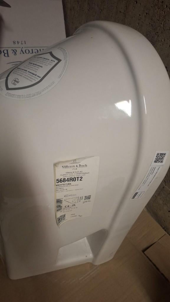 Wc suspendue et abattant villeroy et boch, Enlèvement, Neuf