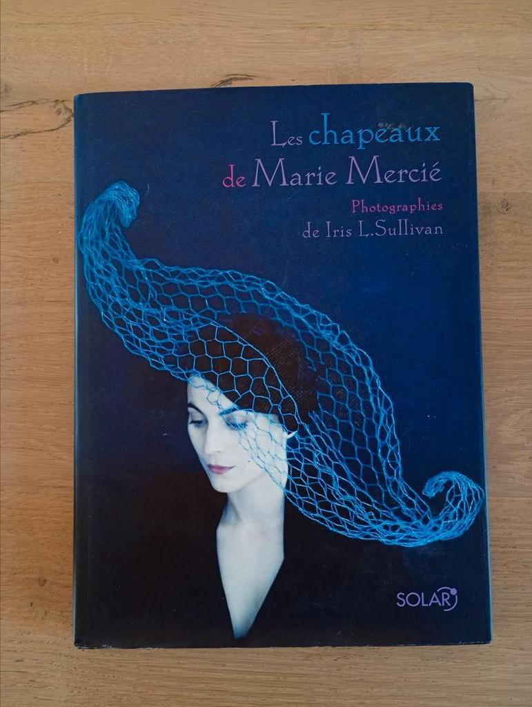 Les chapeaux de Marie Mercié photos de Iris L. Sullivan TBE, Enlèvement ou Envoi, Comme neuf, Couturiers
