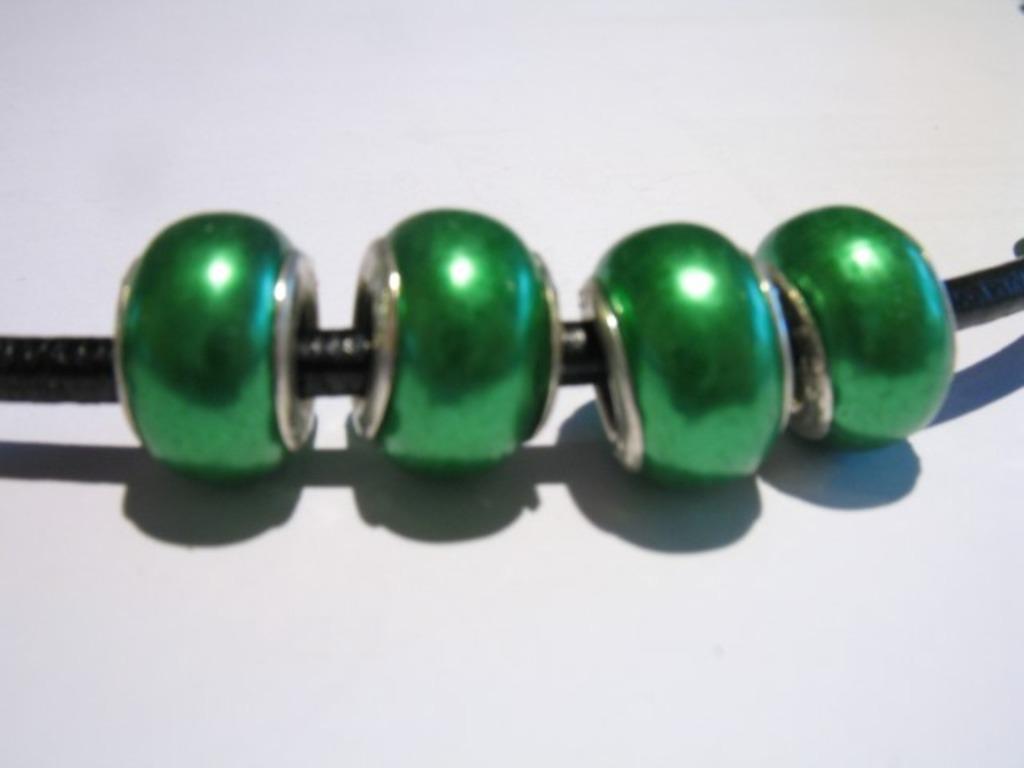 Bedel:groen, Bijoux, Sacs & Beauté, Bracelets à breloques, Neuf, Autres marques, Enlèvement ou Envoi, 4 bracelets à breloques ou plus