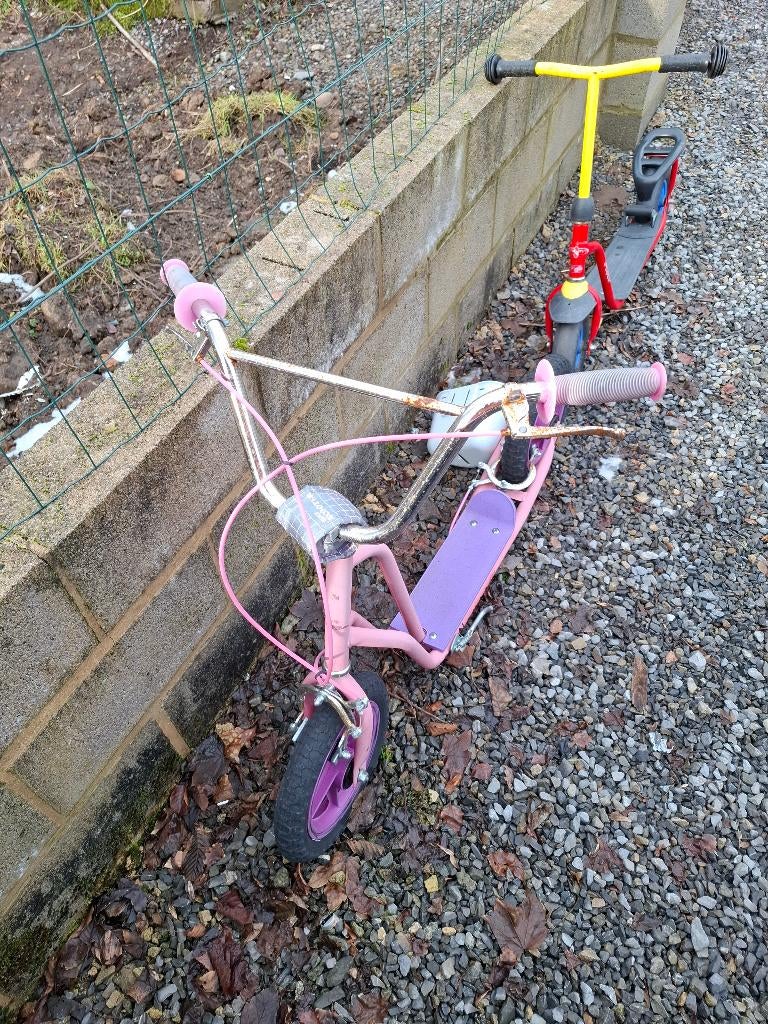 A vendre 2 vélos fille et 2 trottinettes, Enlèvement, Utilisé