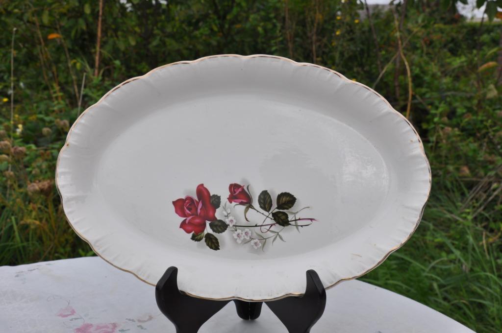 plat oval faience de sarreguemines decor rose rouge, Enlèvement ou Envoi